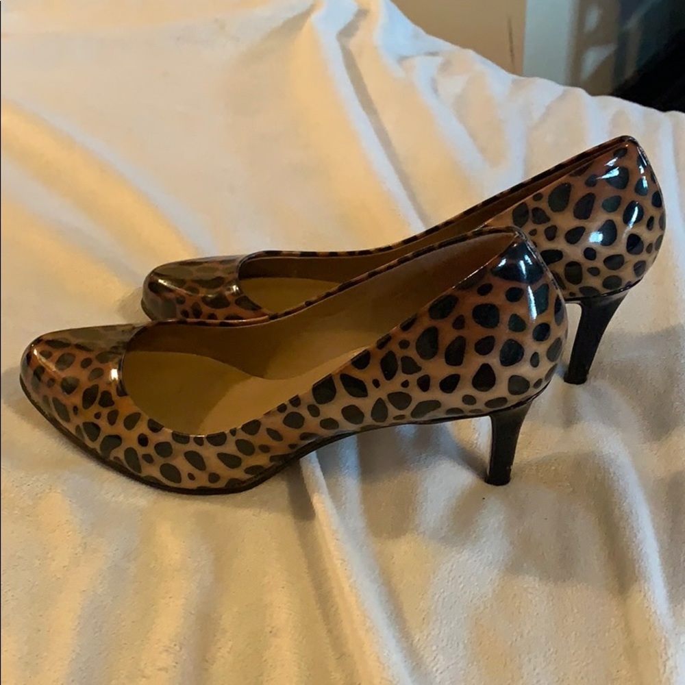 Ann Taylor patent leather leopard print heel🐆